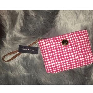 Tommy Hilfiger wristlet wallet 💕💖